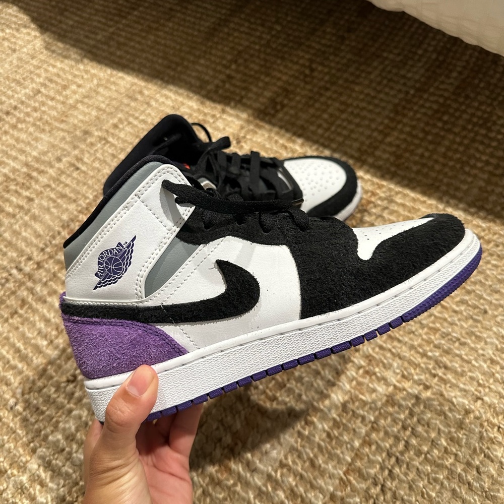 Air Jordan 1 Mid Purple SE